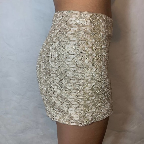 A'gaci Gold Embroidered Flat Front Shorts Sz M - Picture 5 of 6